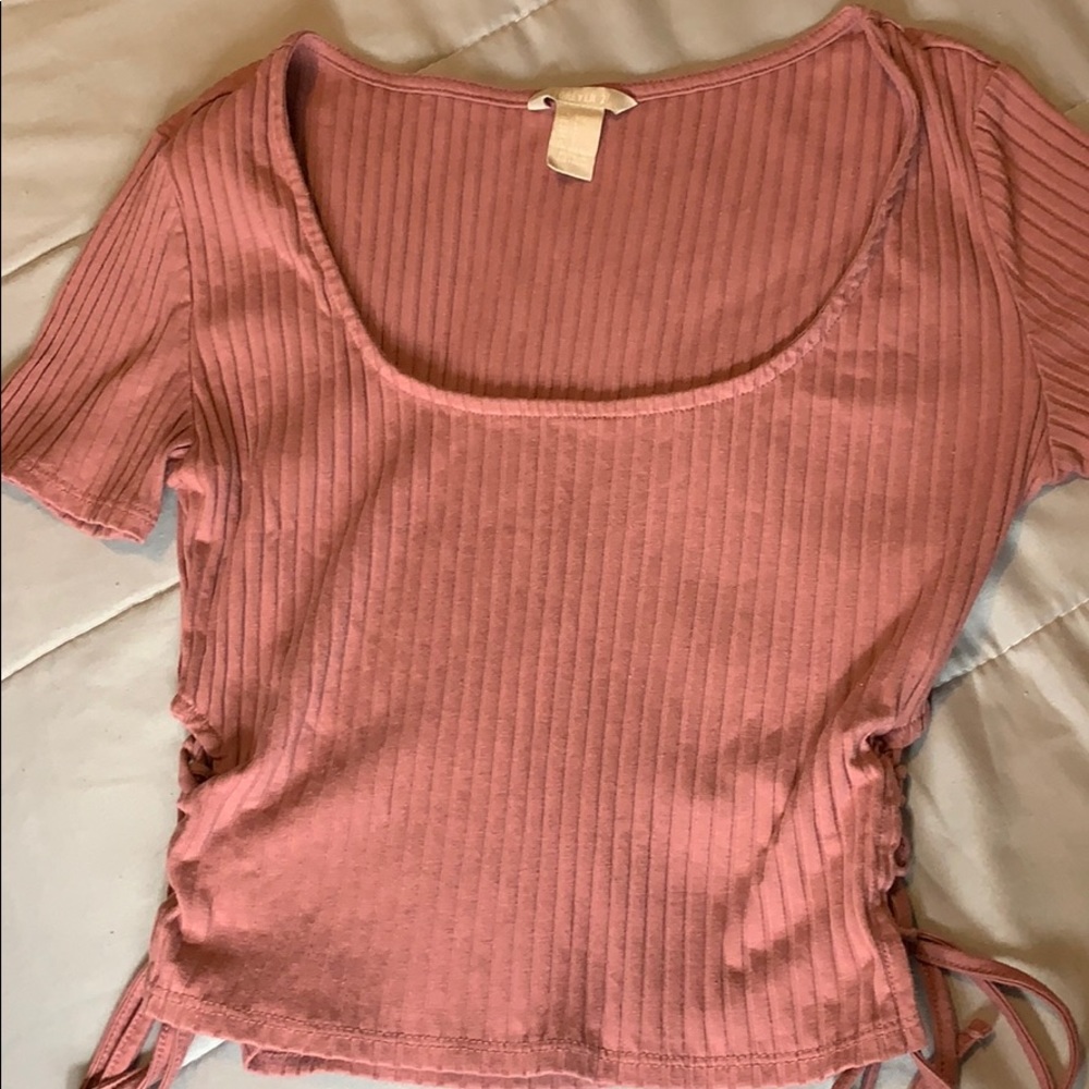 Pink cropped short sleeve shirt